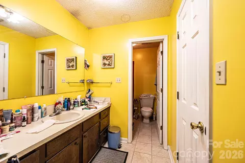 Bath - 3229 15th Ne Ave NE, Conover, NC 28613 photo 2 of 3