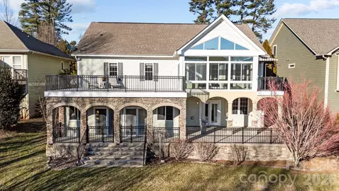 612 Vista Falls Rd, Mills River, NC 28759