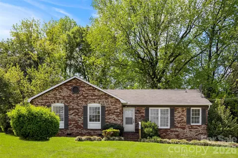 425 Whitethorn Dr, Gastonia, NC 28054