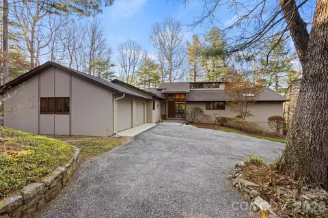 207 Maple Hill Dr, Flat Rock, NC 28731