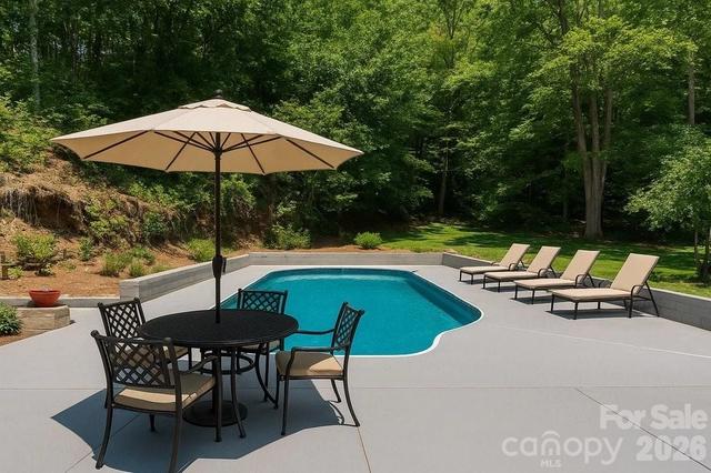 17 Twisted Trl, Black Mountain, NC 28711