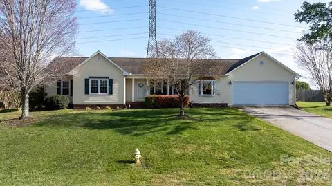 1315 Pear Dr, Conover, NC 28613