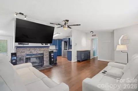605 Ridgewood Ct, Mount Holly, NC 28120