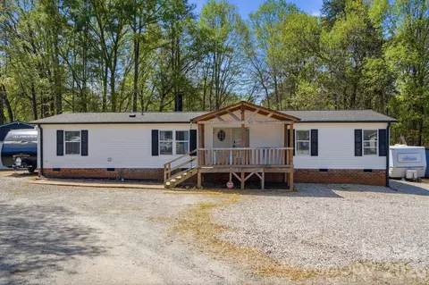 605 Ridgewood Ct, Mount Holly, NC 28120