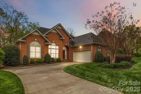1443 Porch Swing Ln, Matthews, NC 28104