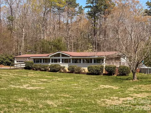 2746 Orangewood Ln, Newton, NC 28658