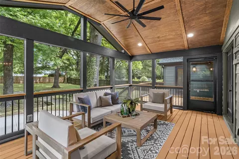 1542 Carolyn Dr, Charlotte, NC 28205