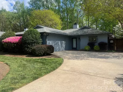 9024 St Lucia Ln, Charlotte, NC 28277