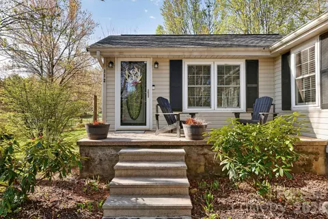 112 Gibbs St, Hendersonville, NC 28739