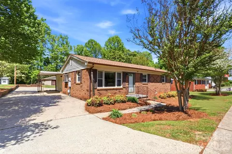 1696 Hoffman Rd, Gastonia, NC 28054
