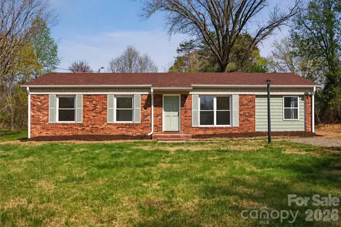 2016 Bryant St, Madison, NC 27025