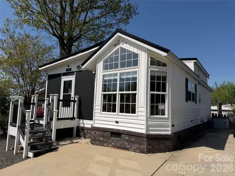 156 Marina Dr, New London, NC 28127