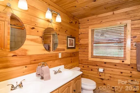 Bath - 675 Forest Valley Rd, Sylva, NC 28779 photo 1 of 3