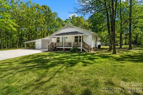 5801 Lindenwood Dr, Matthews, NC 28104