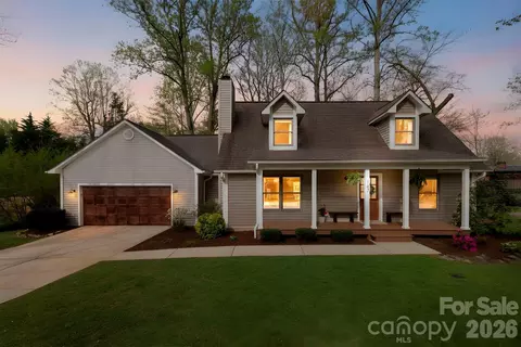 147 Higgins Rd, Fletcher, NC 28732