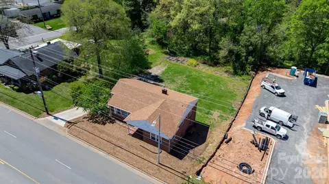 3015 N Center Nw St NW, Hickory, NC 28601