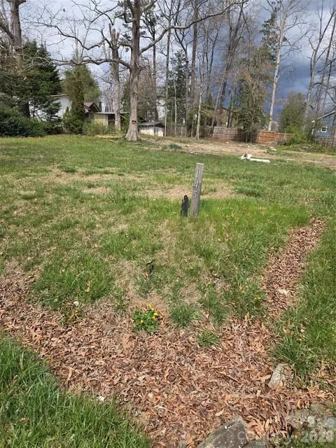 145 Carolina 8 Cir #8, Hendersonville, NC 28792
