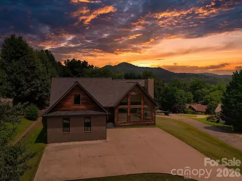 8 Nottingham Dr, Candler, NC 28715