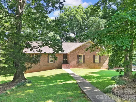 8927 Scarsdale Dr, Mint Hill, NC 28227