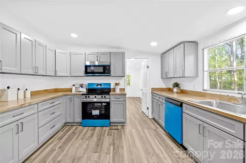 Kitchen - 1821 Bascom Ln, Midland, NC 28107 photo 2 of 2