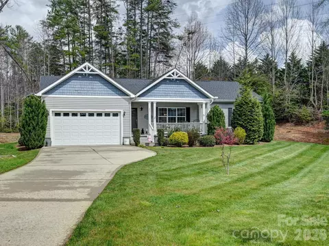 241 W Sunset Ridge Dr, Etowah, NC 28729