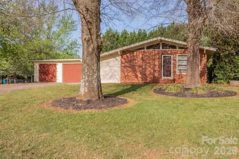 104 Buena Vista Dr, Morganton, NC 28655