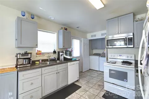 419 N Academy St, Mooresville, NC 28115