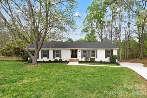 100 Chadmore Dr, Charlotte, NC 28270