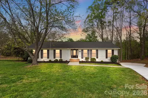 100 Chadmore Dr, Charlotte, NC 28270