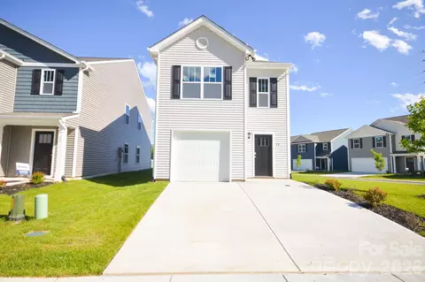 19 Caroline Valley Ln, Hendersonville, NC 28792