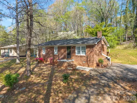 585 S Peak St, Columbus, NC 28722