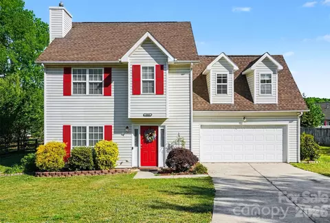 1041 Chaucery Ln, Matthews, NC 28104