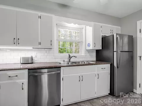 Kitchen - 101 Boyd 2a Dr #2A, Flat Rock, NC 28731 photo 4 of 4