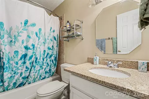 Bath - 18809 Nautical 302 Dr #302, Cornelius, NC 28031 photo 1 of 2