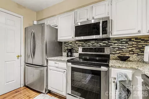 Kitchen - 18809 Nautical 302 Dr #302, Cornelius, NC 28031 photo 2 of 3