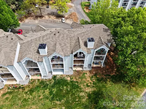 View/Area - 18809 Nautical 302 Dr #302, Cornelius, NC 28031 photo 2 of 8