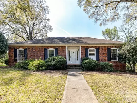 556 Eastway St, Davidson, NC 28036
