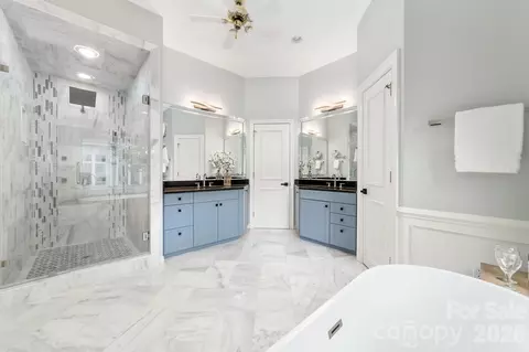 Bath - 18212 Pompano Pl, Cornelius, NC 28031 photo 2 of 7