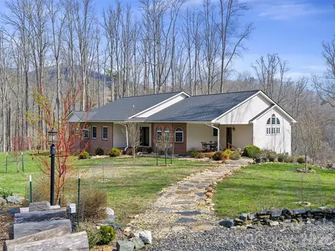 12 Riverview Dr, Bakersville, NC 28705
