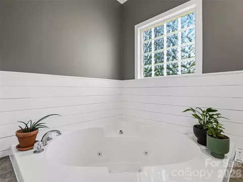 Bath - 150 White Pine Dr, Fletcher, NC 28732 photo 4 of 5