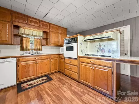 Kitchen - 1401 E Union St, Morganton, NC 28655 photo 2 of 5