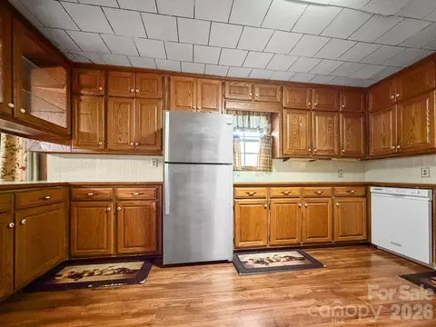 Kitchen - 1401 E Union St, Morganton, NC 28655 photo 4 of 5