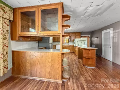 Kitchen - 1401 E Union St, Morganton, NC 28655 photo 1 of 5