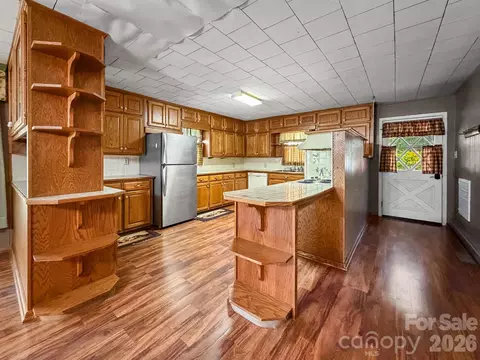 Kitchen - 1401 E Union St, Morganton, NC 28655 photo 5 of 5