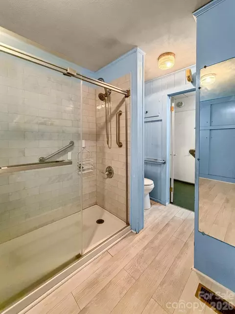 Bath - 1401 E Union St, Morganton, NC 28655 photo 1 of 5