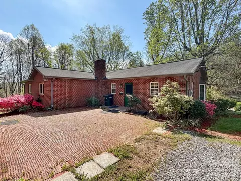 Exterior - 1401 E Union St, Morganton, NC 28655 photo 4 of 5