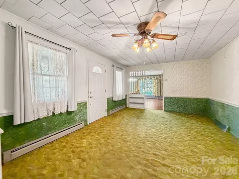Living - 1401 E Union St, Morganton, NC 28655 photo 1 of 2