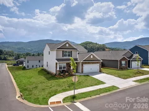 154 Woodvale Dr, Waynesville, NC 28786