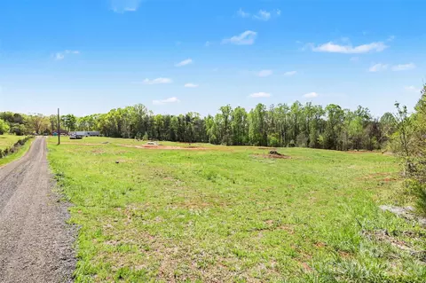 221 Cullen Ln, Statesville, NC 28625