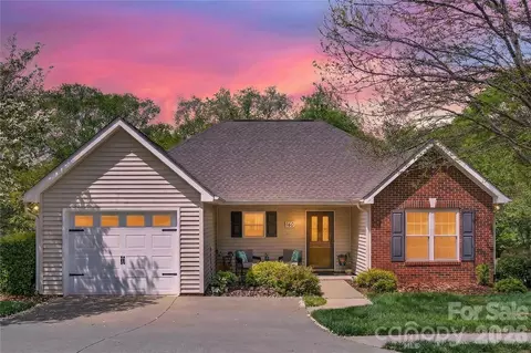 160 Oak Village Pkwy, Mooresville, NC 28117